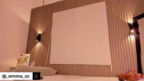 emmazc_ online show from 03-24-26, 09:09