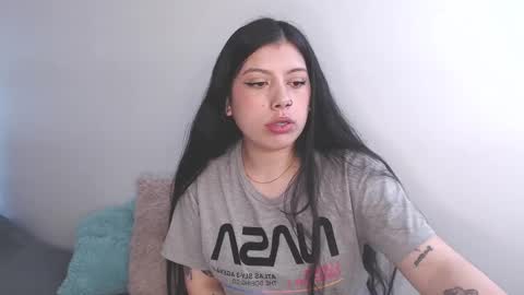 Snapshot of emmi_0 chatting on 10-26-25, 03:01 Emily Independent model online show from 10-26-25, 03:01