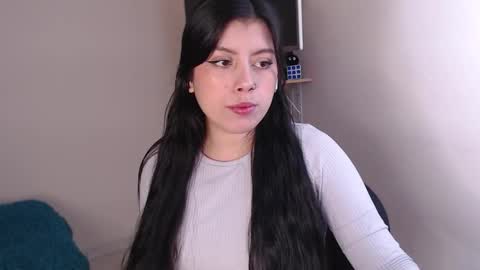 Snapshot of emmi_0 chatting on 11-21-25, 06:34 Emily Independent model online show from 11-21-25, 06:34