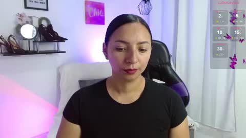 Snapshot of emmi_cam chatting on 07-01-26, 01:02 Emmi Cam online show from 07-01-26, 01:02