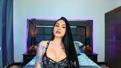 Emmily Santibaez online show from 03-09-25, 01:15