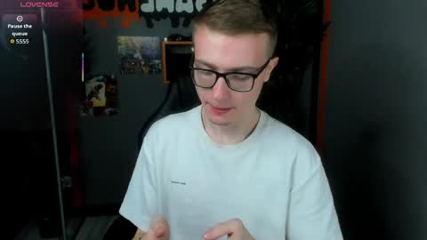 Snapshot of emmit_barker chatting on 05-10-26, 09:03 Emmit online show from 05-10-26, 09:03