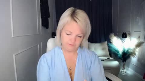 Snapshot of emmmam chatting on 06-05-26, 01:45 emmmam online show from 06-05-26, 01:45