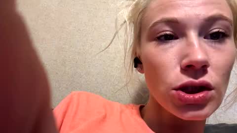 Snapshot of emmwarr1514 chatting on 02-24-25, 02:15 emmwarr1514 online show from 02-24-25, 02:15