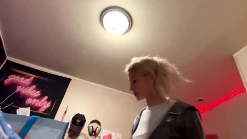 Snapshot of emmwarr1514 chatting on 03-05-25, 06:01 emmwarr1514 online show from 03-05-25, 06:01