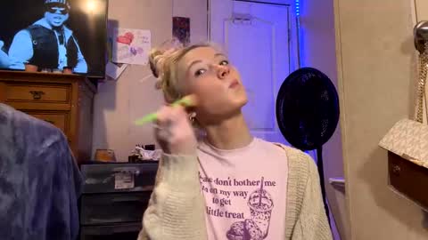 Snapshot of emmwarr1514 chatting on 03-11-25, 12:39 emmwarr1514 online show from 03-11-25, 12:39