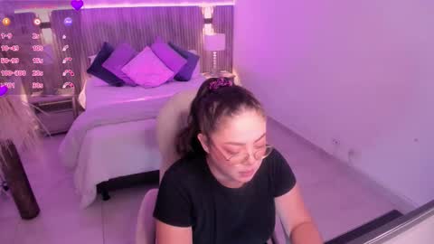 Emmy Walker online show from 11-06-25, 11:00