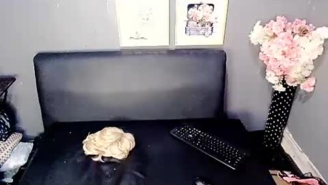 Snapshot of emmybae69 chatting on 02-14-25, 03:36 emma online show from 02-14-25, 03:36