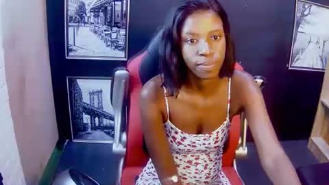 Snapshot of emmybae69 chatting on 10-07-25, 05:43 emma online show from 10-07-25, 05:43