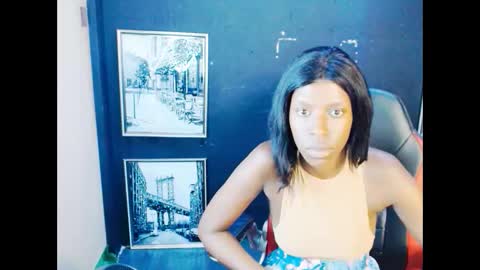 Snapshot of emmybae69 chatting on 10-14-25, 05:58 emma online show from 10-14-25, 05:58