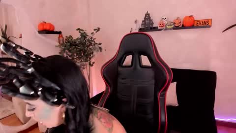 Emmy Evans  online show from 10-25-25, 07:52