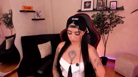 Emmy Evans  online show from 11-04-25, 07:46