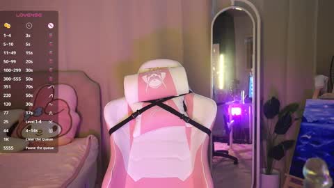 Snapshot of emmyfoxxofficial chatting on 02-06-26, 07:12 Emmylie online show from 02-06-26, 07:12