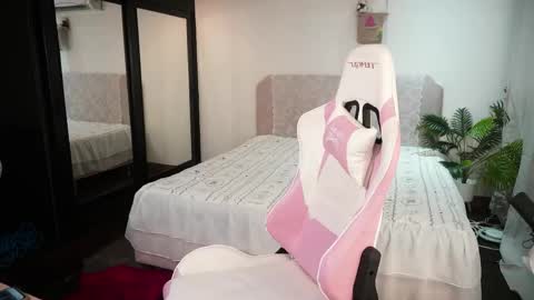 Emmylie online show from 04-17-26, 09:23