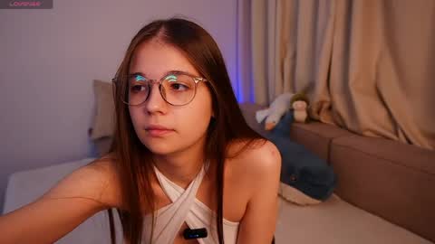 Snapshot of emorydoult chatting on 05-29-26, 04:32 Leela online show from 05-29-26, 04:32