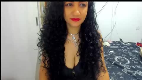 Snapshot of emperatriztapia chatting on 10-22-25, 10:42 emperatriztapia online show from 10-22-25, 10:42