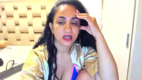 emperatriztapia online show from 05-17-26, 01:03