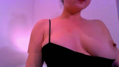 Snapshot of empierce chatting on 06-15-26, 05:26 M online show from 06-15-26, 05:26
