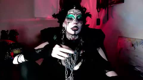 Snapshot of empressmorrigan chatting on 12-19-25, 11:17 Morrigan online show from 12-19-25, 11:17