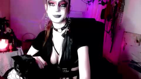 Snapshot of empressmorrigan chatting on 02-13-26, 11:39 Morrigan online show from 02-13-26, 11:39