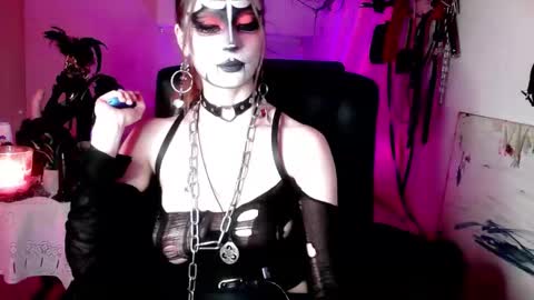 Snapshot of empressmorrigan chatting on 02-20-26, 11:00 Morrigan online show from 02-20-26, 11:00