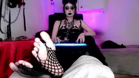 Snapshot of empressmorrigan chatting on 02-28-26, 03:46 Morrigan online show from 02-28-26, 03:46