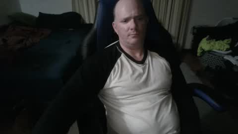 Snapshot of emsguy1 chatting on 12-21-25, 04:41 Matt online show from 12-21-25, 04:41