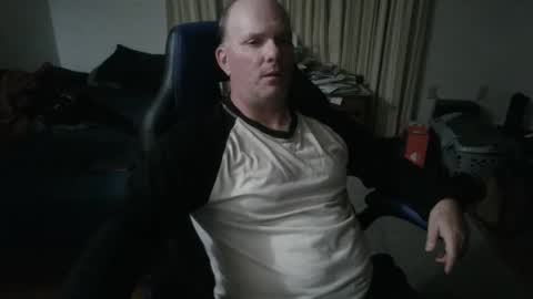 Snapshot of emsguy1 chatting on 01-11-26, 04:06 Matt online show from 01-11-26, 04:06