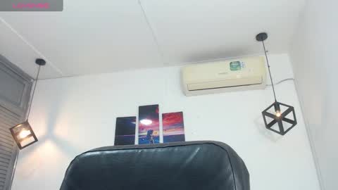 Snapshot of emy_0 chatting on 12-19-24, 04:02 Emy online show from 12-19-24, 04:02