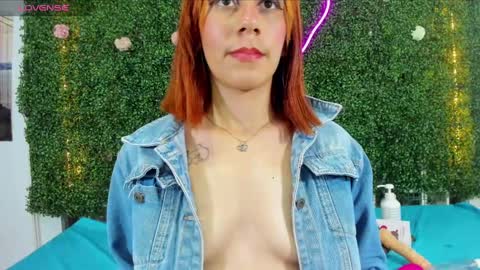 Snapshot of emy_0 chatting on 01-06-25, 06:25 Emy online show from 01-06-25, 06:25