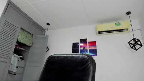 Snapshot of emy_0 chatting on 01-14-25, 03:22 Emy online show from 01-14-25, 03:22