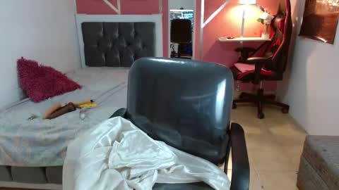 Snapshot of emy_0 chatting on 02-01-25, 09:19 Emy online show from 02-01-25, 09:19