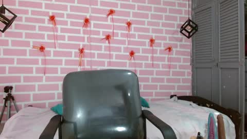 Snapshot of emy_0 chatting on 03-10-25, 08:12 Emy online show from 03-10-25, 08:12