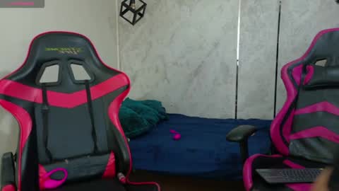 Emy online show from 04-18-26, 03:05