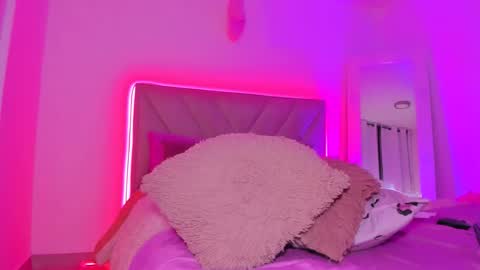 Snapshot of emy_colee chatting on 11-16-25, 03:34 Emy online show from 11-16-25, 03:34