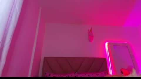 Snapshot of emy_colee chatting on 01-19-26, 12:42 Emy online show from 01-19-26, 12:42