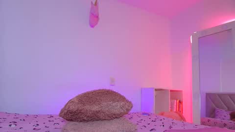 Snapshot of emy_colee chatting on 02-05-26, 04:28 Emy online show from 02-05-26, 04:28