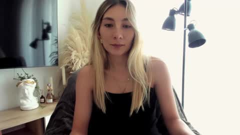 emyconneer online show from 12-06-24, 03:22