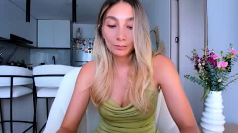 emyconneer online show from 01-10-25, 07:54