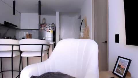 emyconneer online show from 01-19-25, 09:02