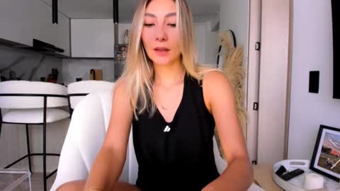 emyconneer online show from 01-25-25, 01:52