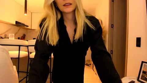 emyconneer online show from 01-25-25, 11:54