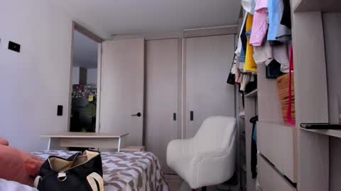 emyconneer online show from 02-03-25, 10:11