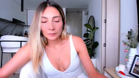 emyconneer online show from 02-05-25, 06:26