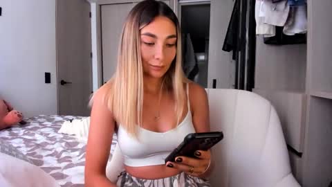 emyconneer online show from 02-15-25, 10:10