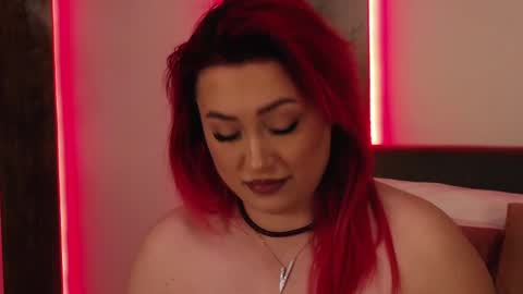 Snapshot of emyhilton_ chatting on 02-18-25, 11:11 Emy online show from 02-18-25, 11:11