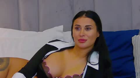 Snapshot of emylaveau chatting on 12-11-24, 12:55 Emy online show from 12-11-24, 12:55