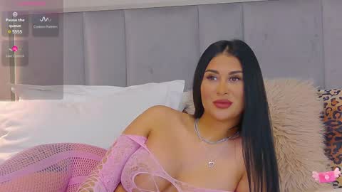 Snapshot of emylaveau chatting on 01-21-25, 06:33 Emy online show from 01-21-25, 06:33