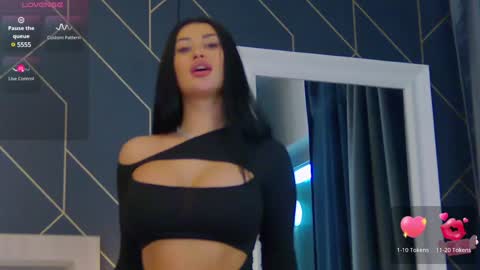 Snapshot of emylaveau chatting on 01-28-25, 12:32 Emy online show from 01-28-25, 12:32