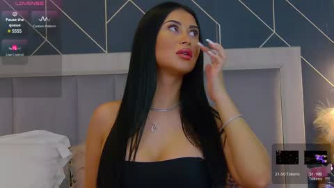 Snapshot of emylaveau chatting on 02-01-25, 07:15 Emy online show from 02-01-25, 07:15